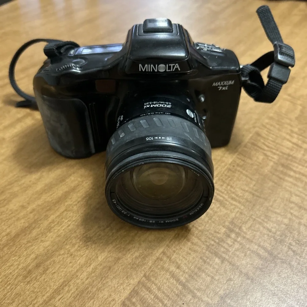 Minolta Maxxum 7xi Film Camera with Sigma 28-70 Zoom Lens AS IS